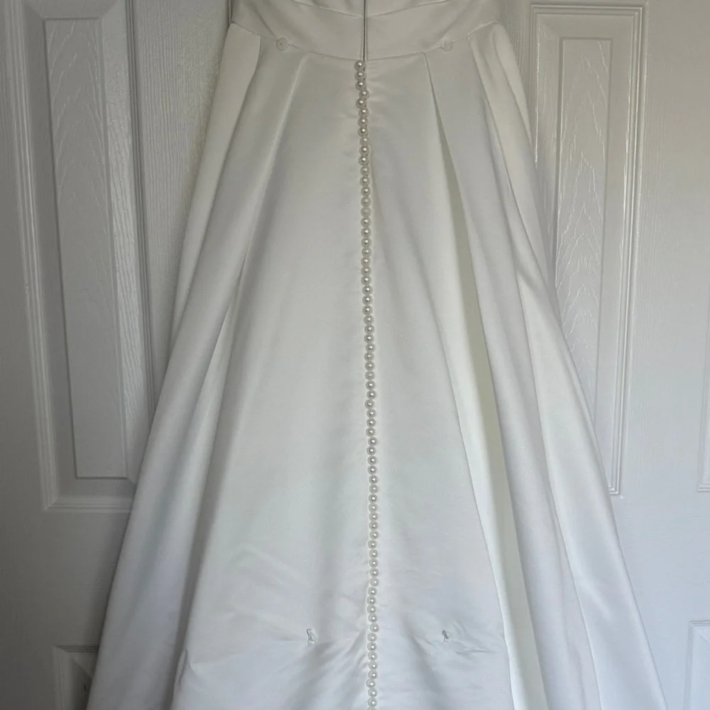 Oleg Cassini Elegant White Satin Wedding Dress - Picture 6 of 14
